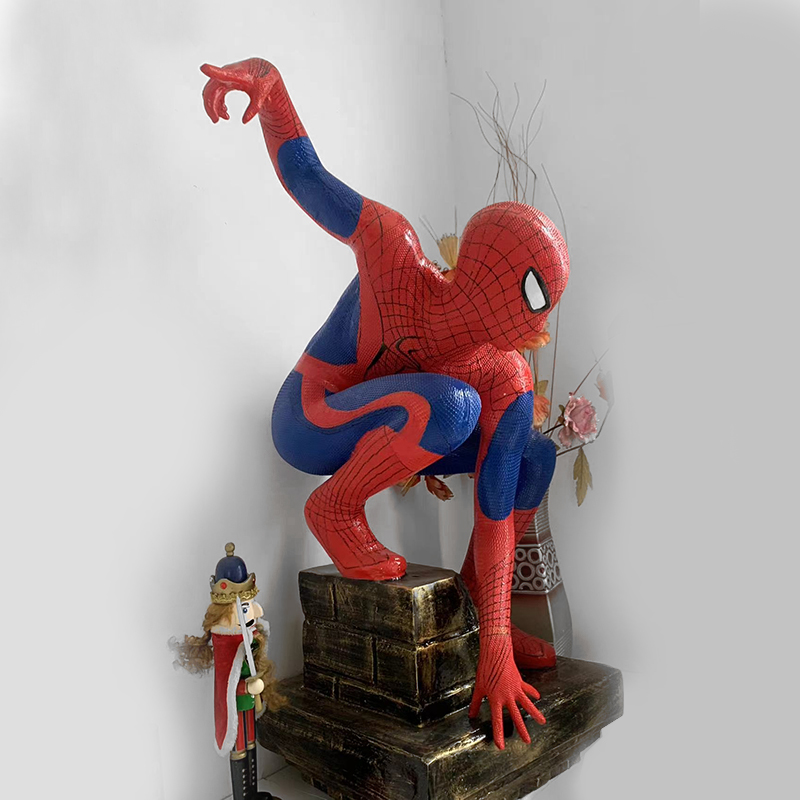 Spiderman Socha v životnej veľkosti - prémiová živícka socha pre dekoráciu domu a podujatia